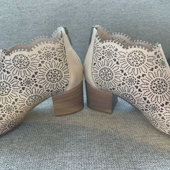 Sundance Penelope Sandals Made in Italy Cutout Floral Heels Size 41 - Picture 5 of 7